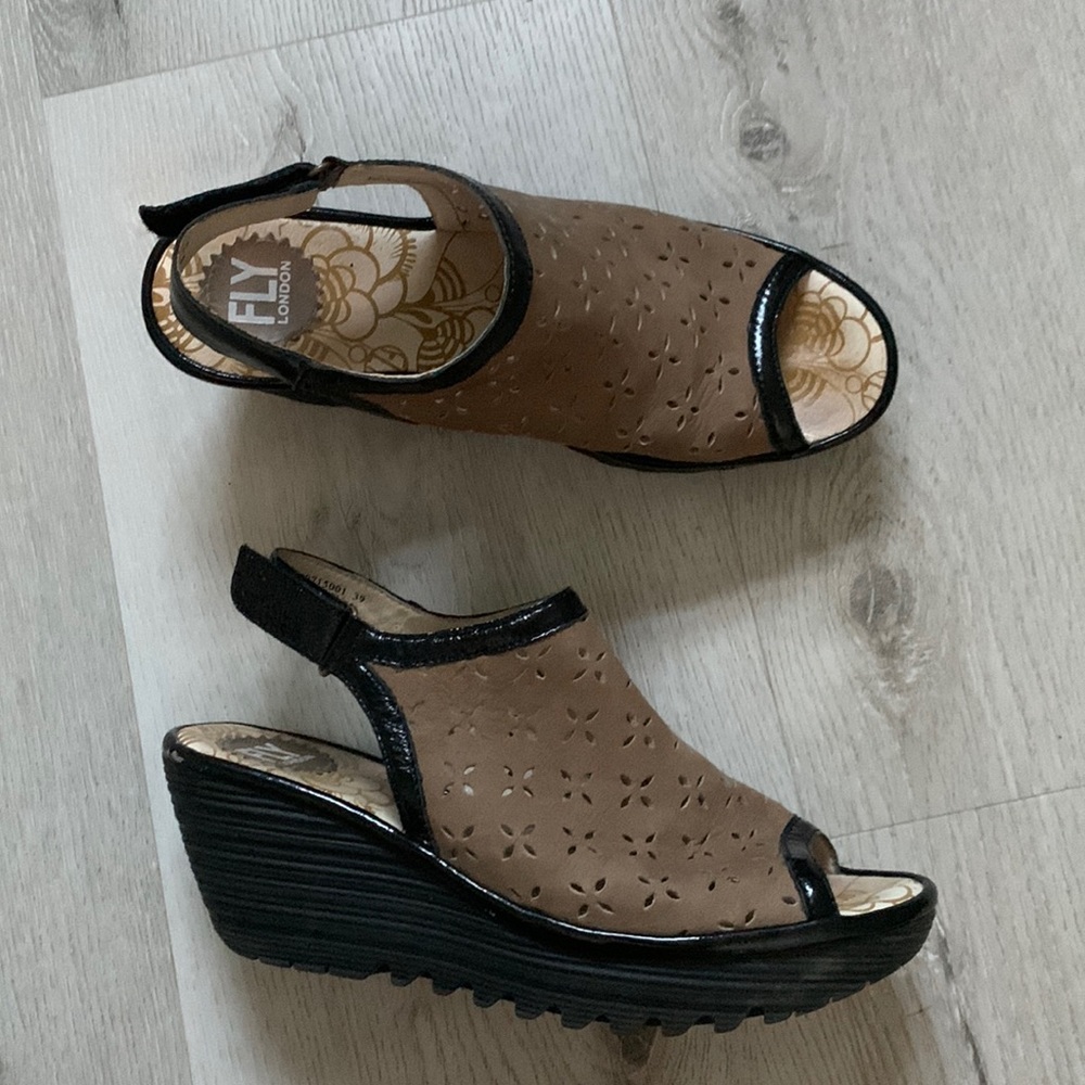 FLY LONDON Women's Yile Perforated Platform Slingback Wedge Sandals 39